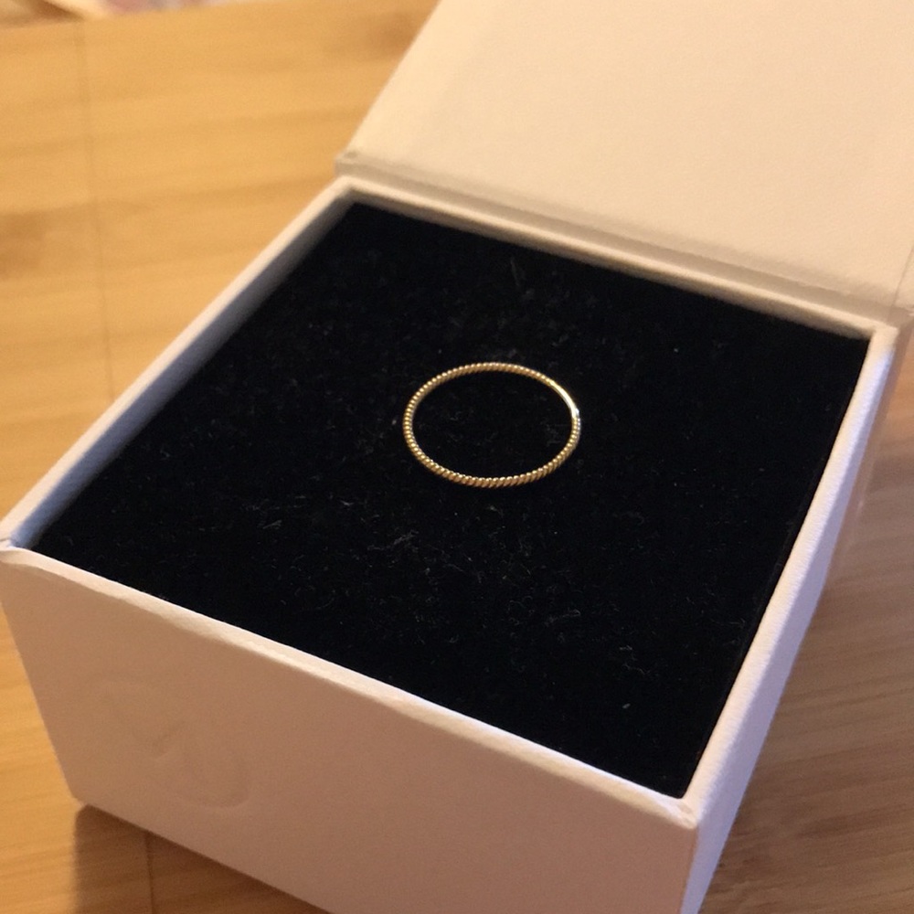 Mejuri Solid Yellow Gold Twist Ring size 8